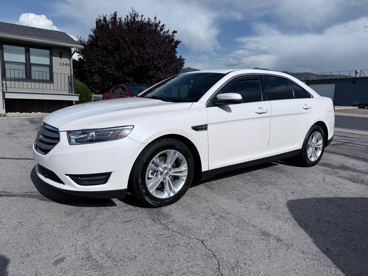 Used 2018 Ford Taurus SEL w/ Equipment Group 201A FWD image 1