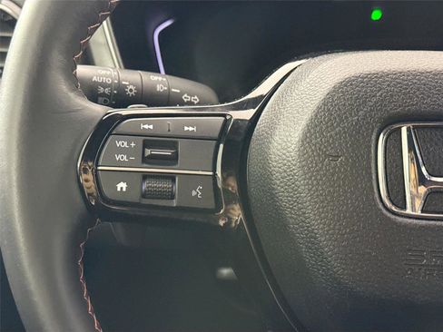 Used 2025 Honda Pilot TrailSport image 17