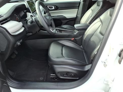 Used 2025 Jeep Compass Limited AWD/4WD image 13