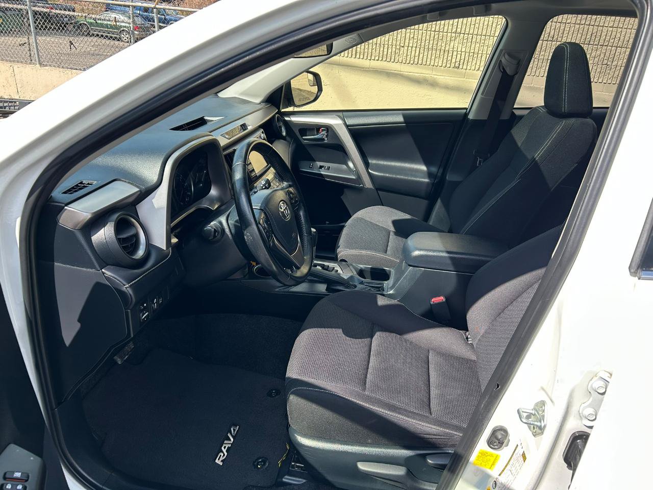 Used 2018 Toyota RAV4 XLE w/ Carpet Mat Package FWD image 9