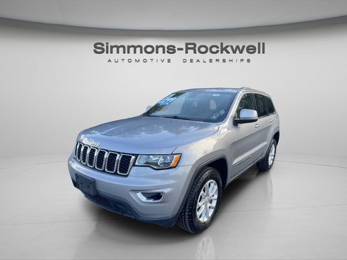 Used 2021 Jeep Grand Cherokee Laredo image 1