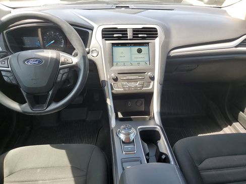 Used 2018 Ford Fusion SE w/ Fusion SE Technology Package FWD image 10