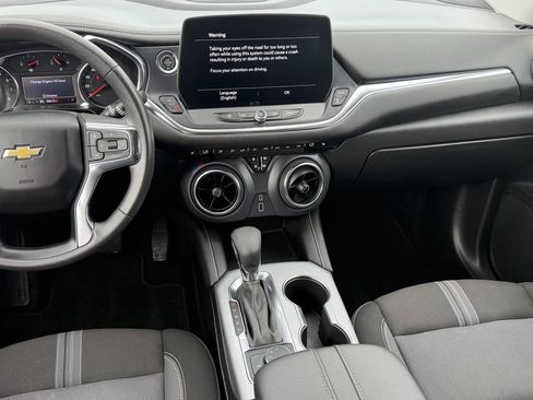 Used 2025 Chevrolet Blazer LT FWD image 16