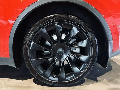 Used 2023 Tesla Model Y AWD image 27