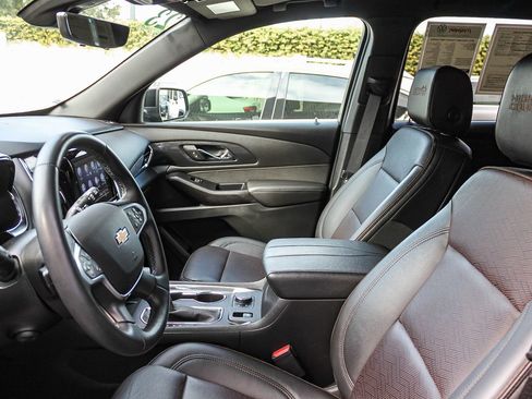 Used 2023 Chevrolet Traverse High Country image 18