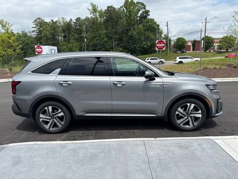 Used 2023 Kia Sorento EX AWD/4WD image 2