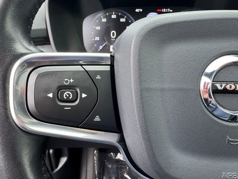 Used 2020 Volvo XC40 T5 Momentum w/ Protection Package Premier image 31