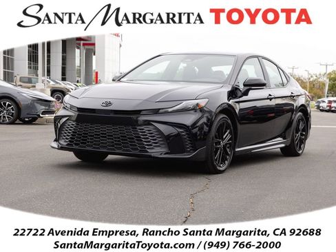 Used 2026 Toyota Camry SE image 1