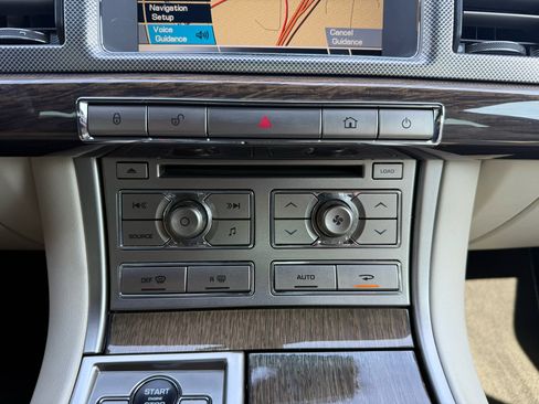 Used 2010 Jaguar XF R image 33