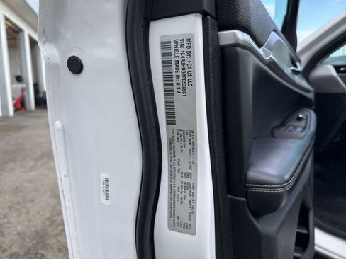 Used 2023 Jeep Grand Cherokee Limited image 28