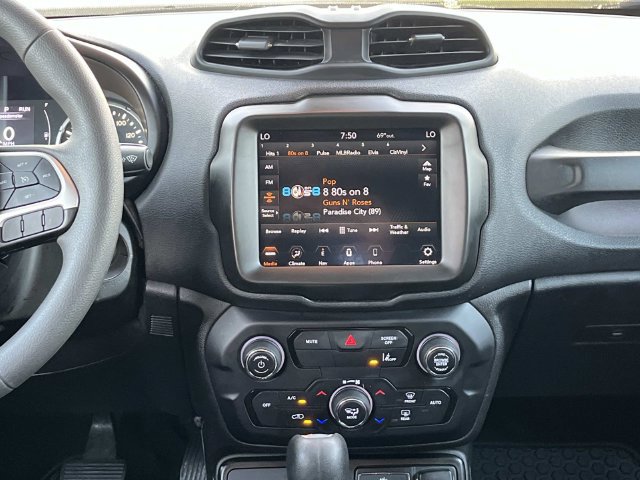 Used 2023 Jeep Renegade Latitude AWD/4WD image 15