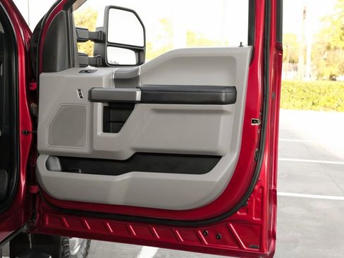 Used 2018 Ford F350 XLT w/ XLT Premium Package image 45