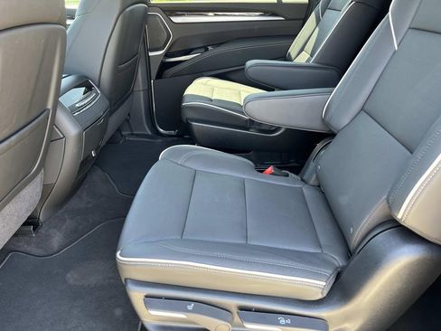 New 2026 Cadillac Escalade ESV Luxury AWD/4WD image 19