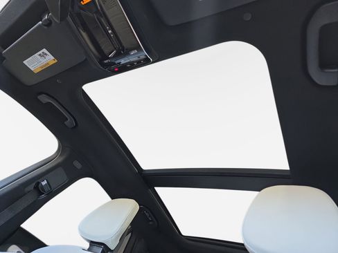 Certified 2025 Mercedes-Benz GLC 300 4MATIC image 29