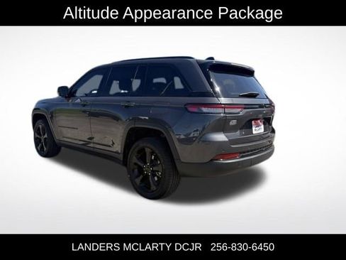 Used 2023 Jeep Grand Cherokee Altitude RWD image 8