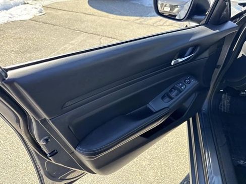 Used 2024 Nissan Altima 2.5 SV image 19