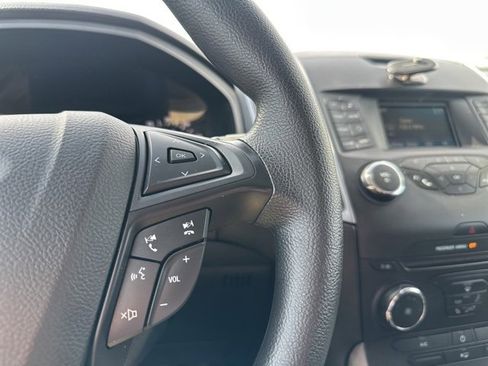 Used 2018 Ford Edge SE image 35