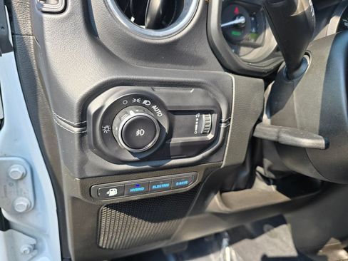 Used 2024 Jeep Wrangler Unlimited Sahara w/ Safety Group AWD/4WD image 18