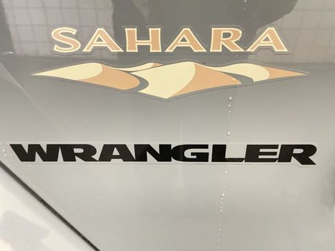 Used 2015 Jeep Wrangler Sahara w/ Dual Top Group AWD/4WD image 22