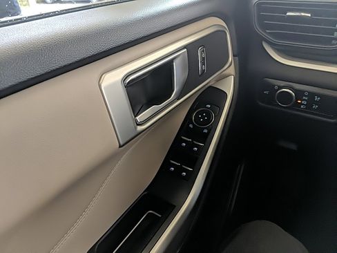 Used 2023 Ford Explorer XLT image 23