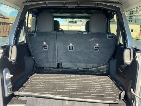 Used 2019 Jeep Wrangler Unlimited Sahara w/ Safety Group AWD/4WD image 31
