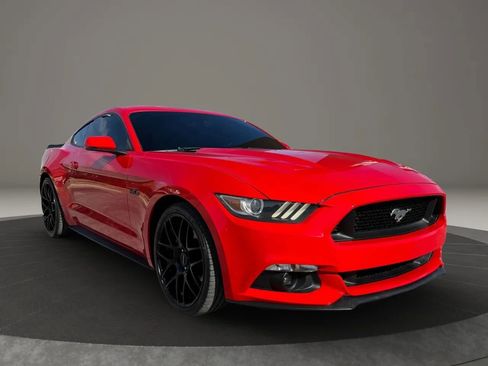 Used 2017 Ford Mustang GT Premium image 4