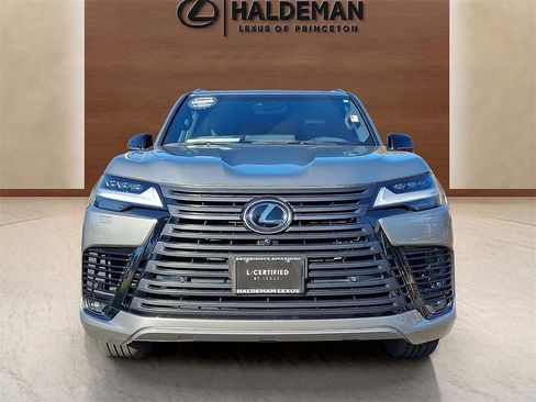 Used 2023 Lexus LX 600 4WD w/ Luxury Package image 2