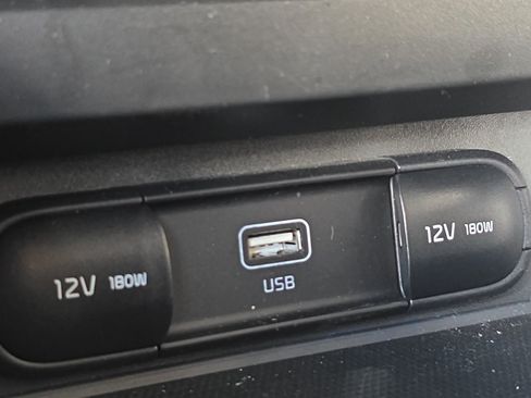 Certified 2025 Kia Soul LX w/ LX Technology Package FWD image 19