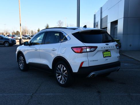 Used 2021 Ford Escape Titanium image 4