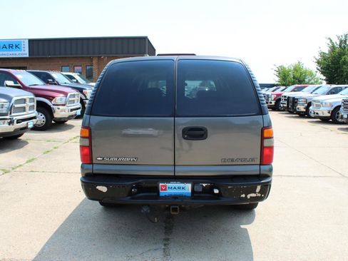 Used 2002 Chevrolet Suburban LS RWD image 5
