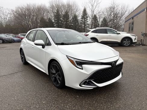 Used 2024 Toyota Corolla XSE image 3