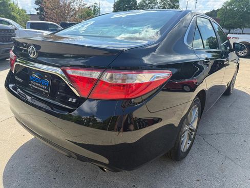 Used 2016 Toyota Camry SE w/ Moonroof Package FWD image 5