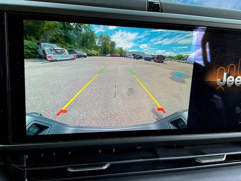 Certified 2025 Jeep Gladiator Sport image 18