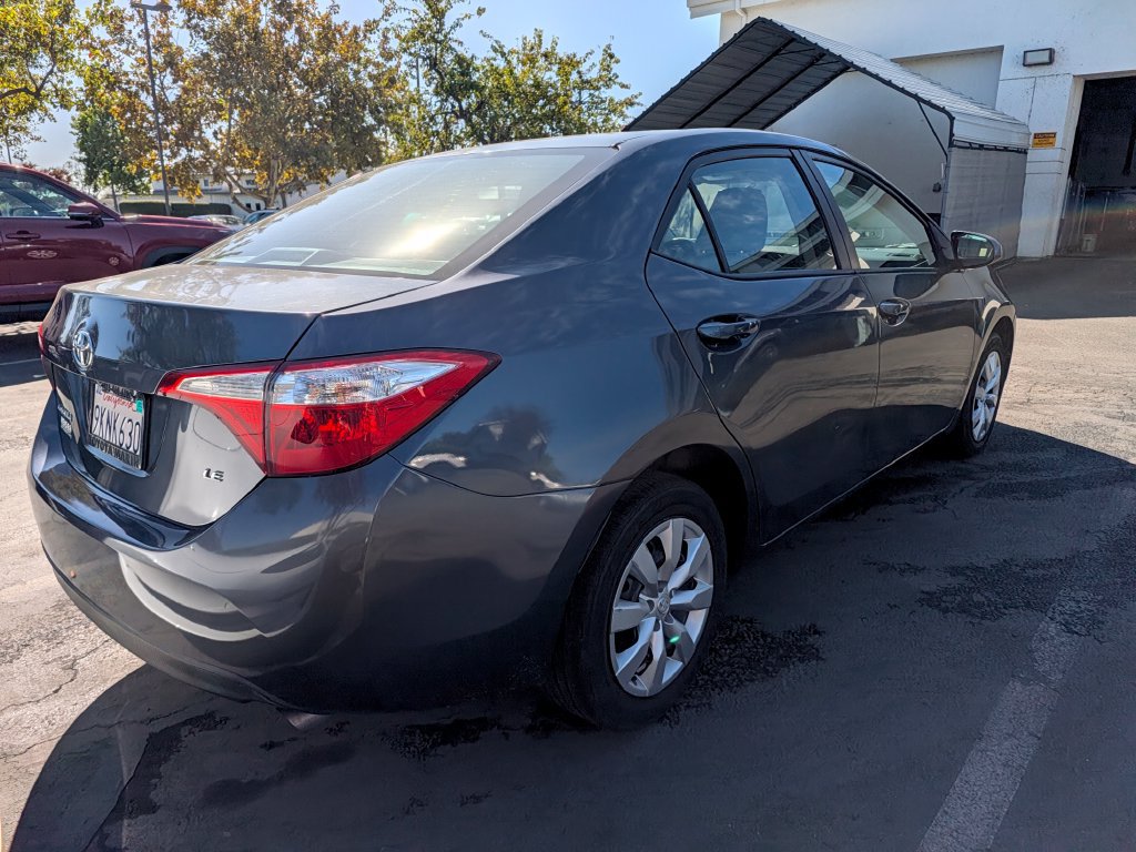 Used 2015 Toyota Corolla LE FWD image 4