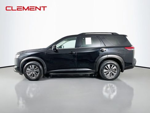 Used 2024 Nissan Pathfinder SV FWD image 5