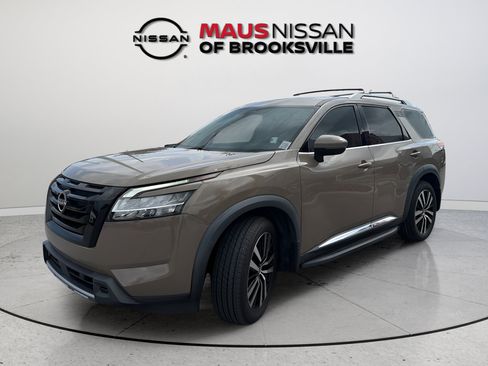 Certified 2023 Nissan Pathfinder Platinum w/ Cargo Package AWD/4WD image 4