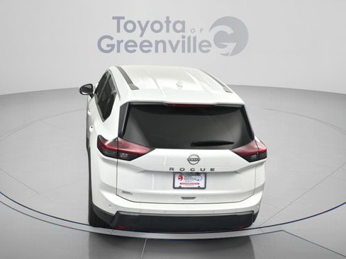 Used 2025 Nissan Rogue SV FWD image 12