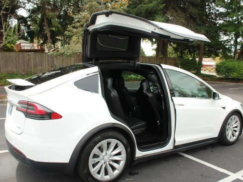 Used 2017 Tesla Model X 90D AWD/4WD image 30