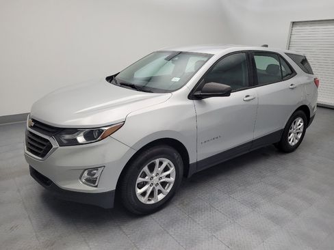 Used 2018 Chevrolet Equinox LS FWD image 2