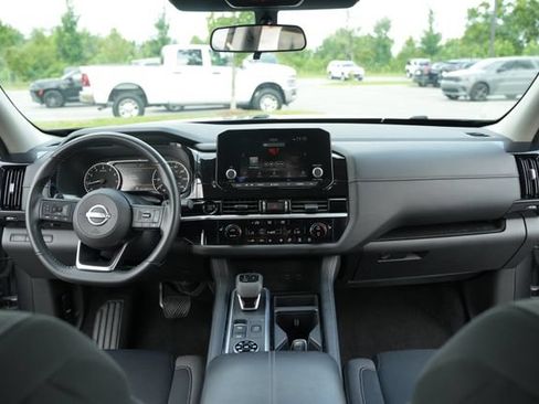 Used 2025 Nissan Pathfinder SV AWD/4WD image 26