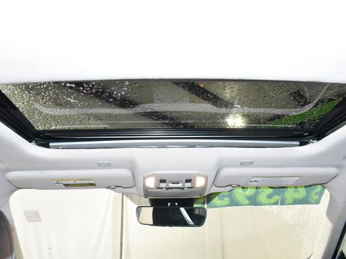 Used 2025 Toyota Highlander XLE FWD image 32