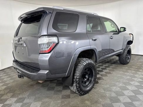 Used 2018 Toyota 4Runner SR5 Premium AWD/4WD image 3