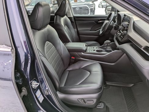 Used 2022 Toyota Highlander XLE image 24