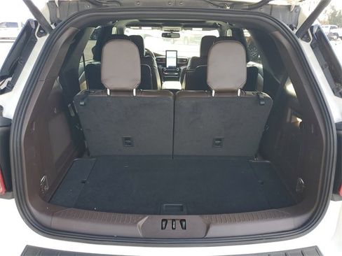 Used 2024 Ford Explorer King Ranch w/ Technology Package image 8