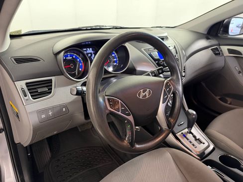 Used 2013 Hyundai Elantra GLS w/ Preferred Pkg image 4