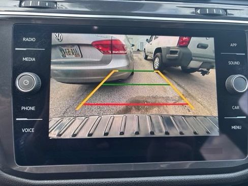 Used 2023 Volkswagen Tiguan SE w/ Panoramic Sunroof Package FWD image 23