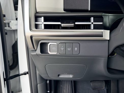 Used 2025 Hyundai Santa Fe SEL FWD image 18