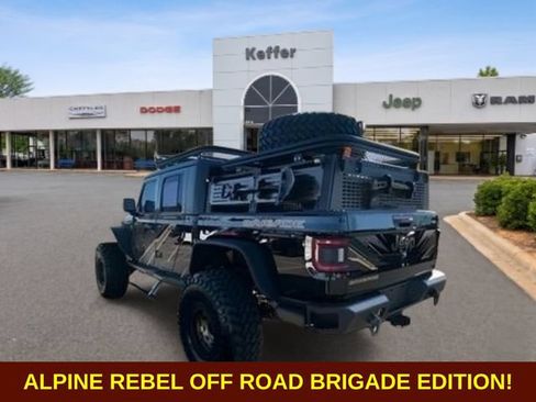 Used 2023 Jeep Gladiator Sport AWD/4WD image 3