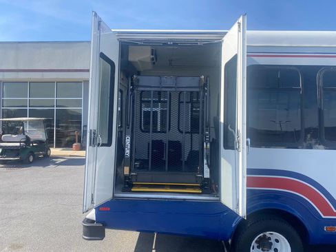 Used 2006 Ford E-450 and Econoline 450 image 24