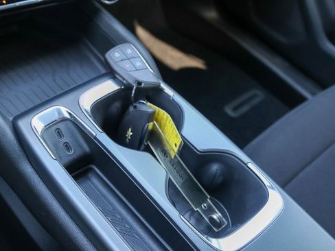 New 2026 Chevrolet Equinox EV LT image 15